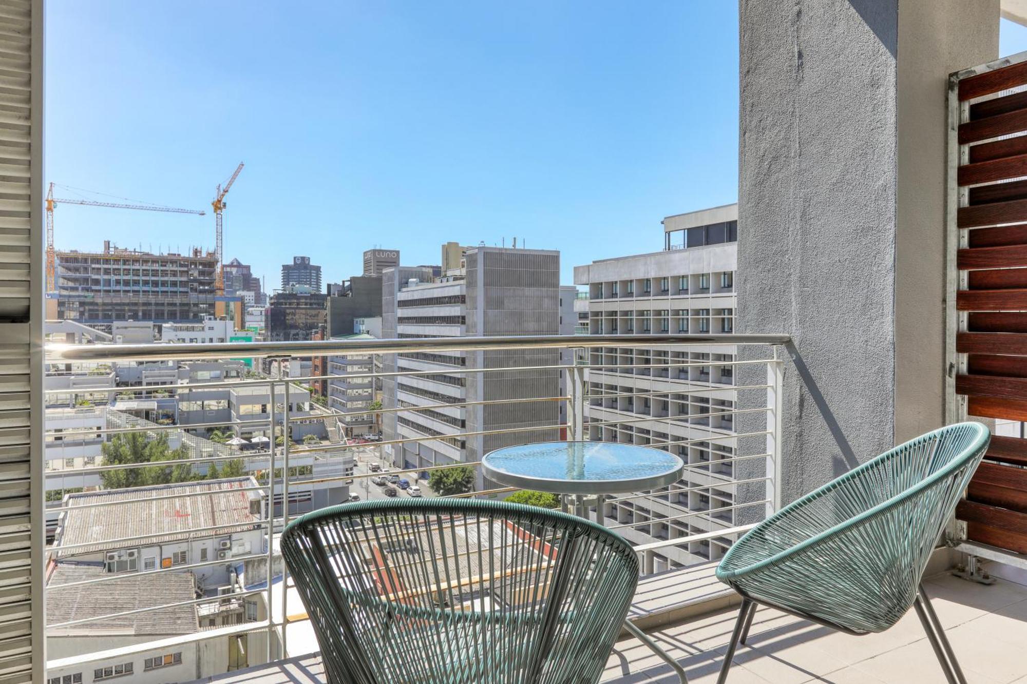 Backup-Powered Stylish Central Apartment Near Table Mountain Cape Town Exterior photo